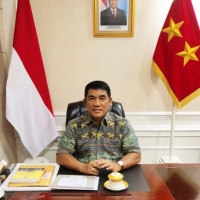 Jenderal Yulius Selvanus Komaling : Dari Papua Untuk Sulawesi Utara.